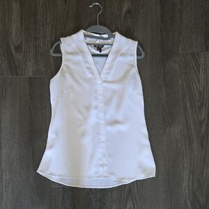 NIC+ZOE Ivory Sleeveless V-Neck Blouse